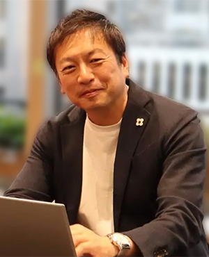 留目 真伸 氏