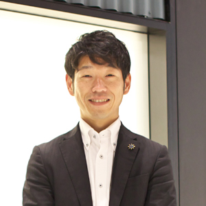 高満 洋徳 氏